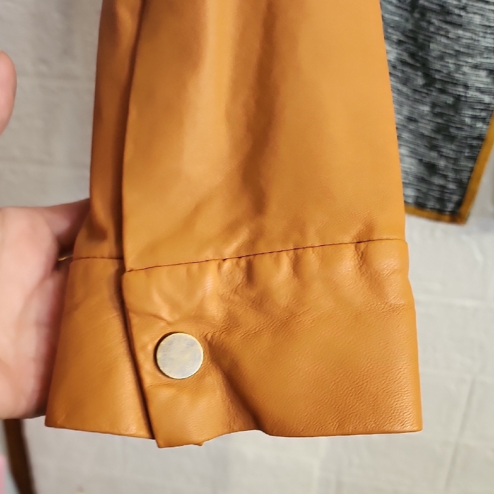 Doncaster Black and Tan Silk Blend With Leather Sleeves Blazer - Picture 4 of 7
